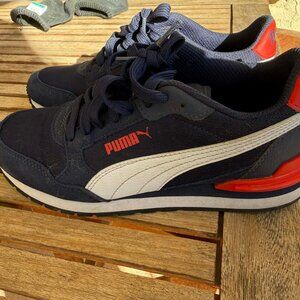 Kids Puma Sneakers Excellent Condition size 4